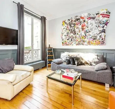Hotel Large&bright Apartment, Paris, Montmartre-opéra, Picturesque Rue Des Martyrs Parigi